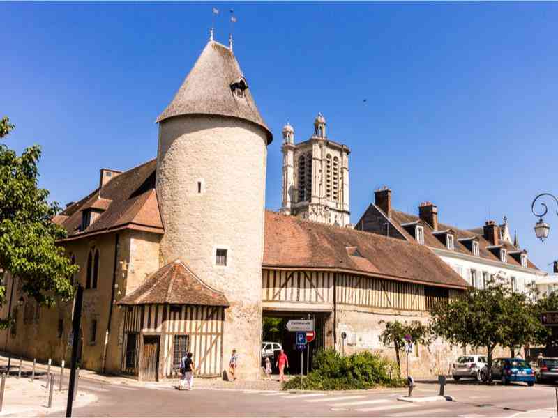 Troyes