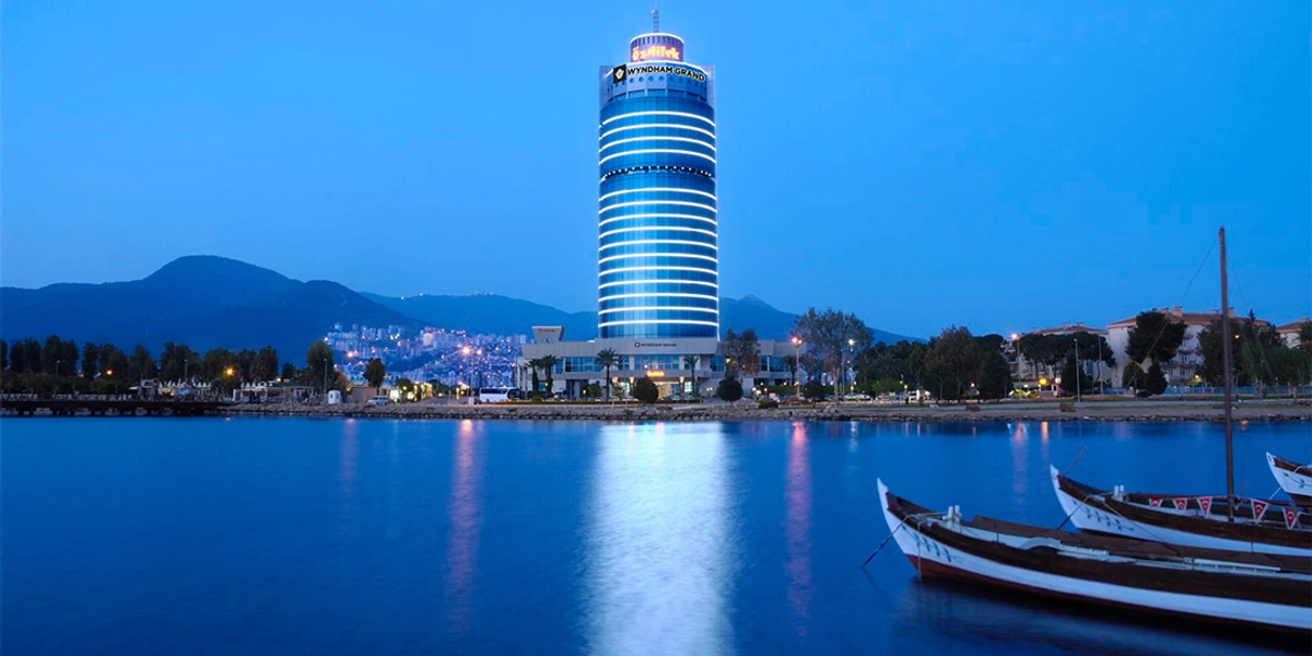 İzmir Seyahatinde Kalınacak Yerler ve Oteller