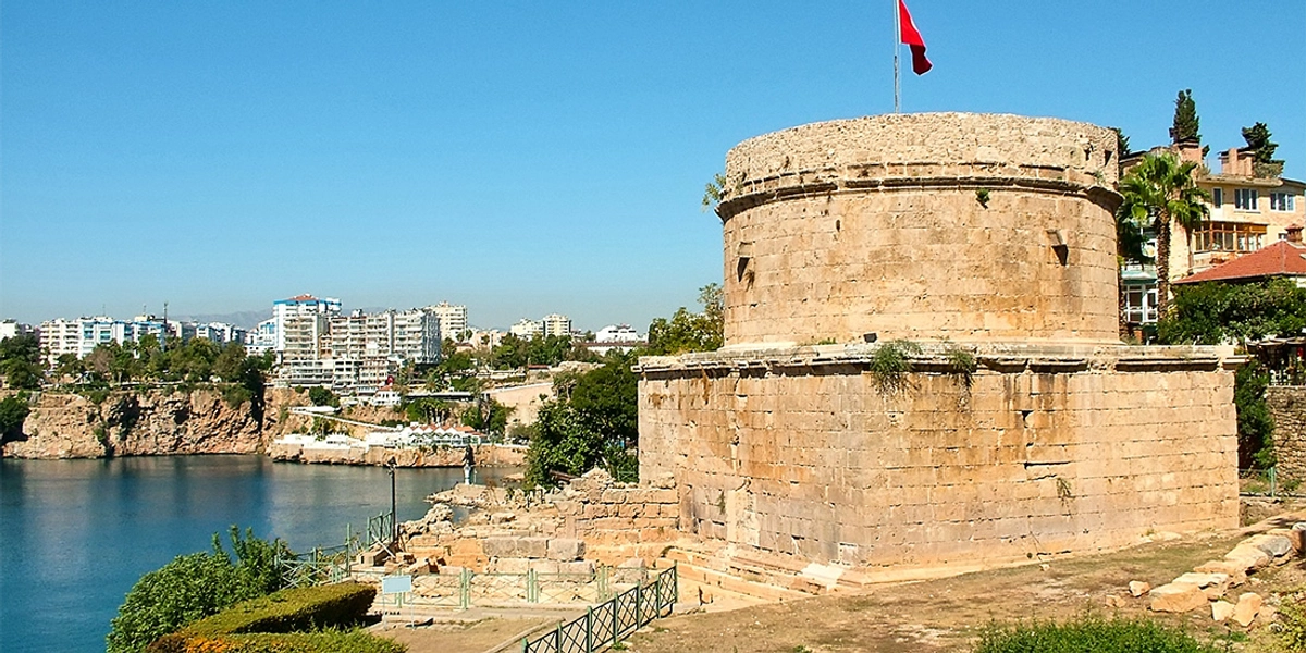 Muratpaşa Gezinizde Uğramanız Gereken Tarihi Yerler