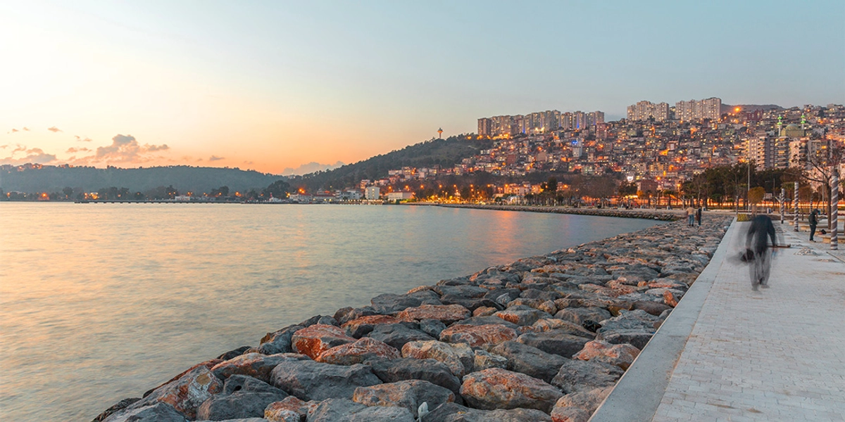 Bayraklı Nerededir ve Nasıl Gidilir?