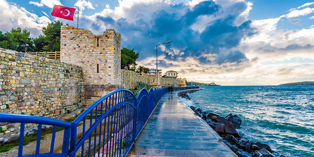 Foça Gezinizde Uğramanız Gereken Tarihi Yerler