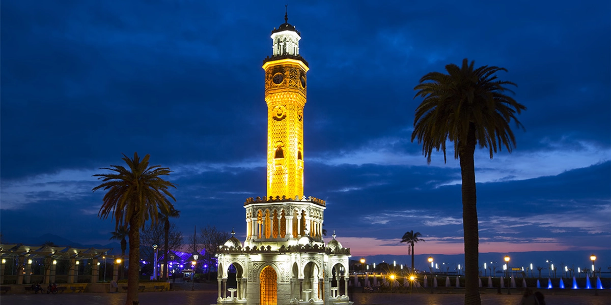 İzmir Seyahatinde Gece Hayatı
