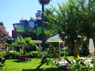 Anita Noch Konar Hotel (+12) 