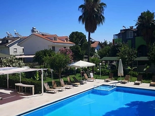 Anita Noch Konar Hotel (+12) 