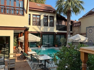 Belmondo Suites Old Town