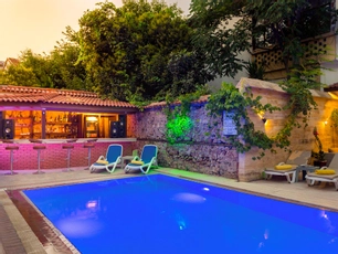 Castle Old Town Hotel