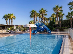 Club Side Coast Hotel