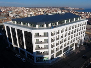 Des Otel