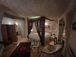 El Puente Cave Hotel
