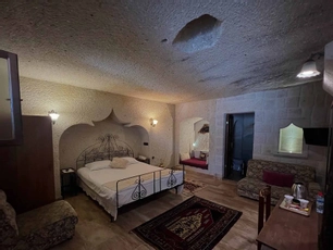 El Puente Cave Hotel