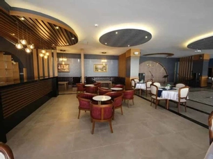 Golden Rose Deluxe Hotel