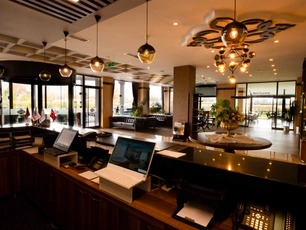 Karpalas City Hotel & Spa