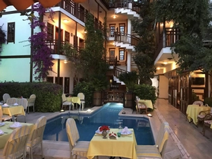 Karyatit Hotel Kaleiçi