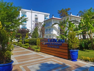 Le Bleu Hotel & Resort