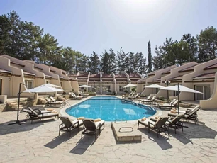 Le Chateau Lambousa Hotel