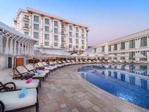 Les Ambassadeurs Hotel 
