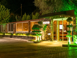 Manas Park Deluxe Hotel