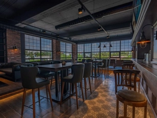 Novel Centre Point Inn Hotel