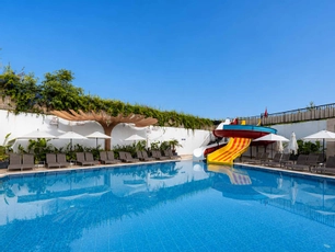 Q Ella Beach Hotel