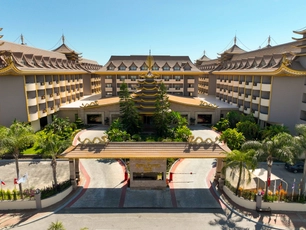 Royal Dragon Hotel Side