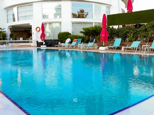 The Corner Park Hotel