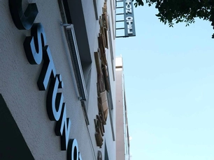 Üstün Otel Alsancak