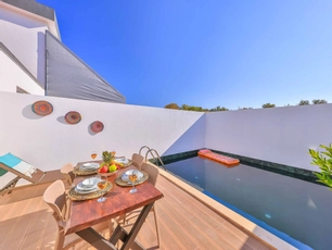 Villa Ay