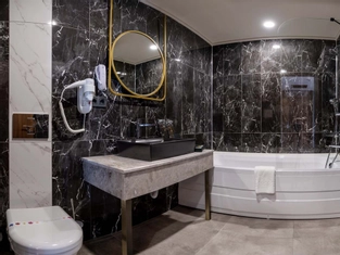 Corner Suite Deniz Manzaralı Oda       