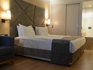 Superior Kara Manzaralı Oda