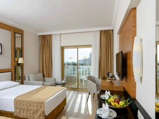 Standart Yandan Deniz Manzaralı Oda