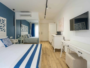 Club Deniz Manzaralı Oda 