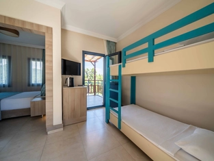 Club Junior Aile Odası (Ranzalı)