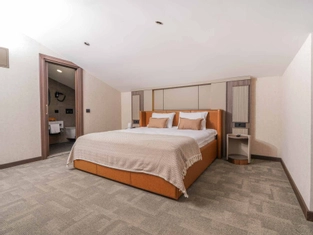 Corner Çatı Katı Oda