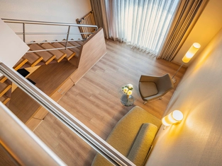 Deluxe Aile Dubleks Deniz Manzaralı Balkonlu Oda