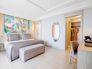 Deluxe Aile Suit Deniz Manzaralı Balkonlu Oda