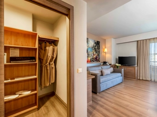 Superior Şehir Manzaralı Balkonlu Oda