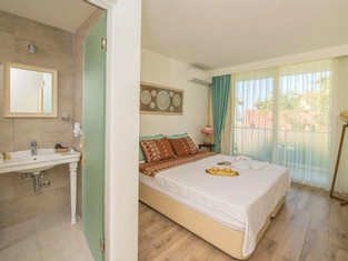 Double Room With Balcony and Sea View (11)