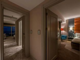 Kara Manzaralı Aile Odası