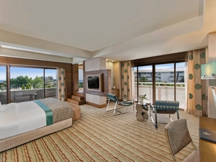 Deniz Manzaralı Hilton Suite