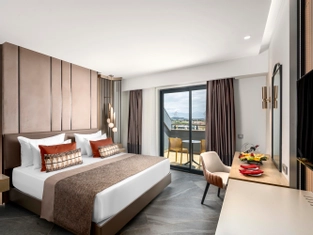 Kara Manzaralı Aile Odası