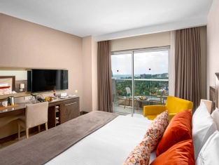 Deniz Manzaralı Aile Odası