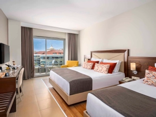 Kara Manzaralı Aile Odası