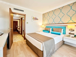 Kara Manzaralı Aile Odası