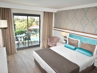 Yandan Deniz Manzaralı Standart Oda