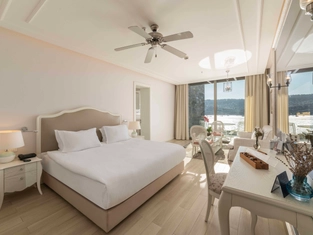 Exclusive Suite with Living Room Deniz Manzaralı