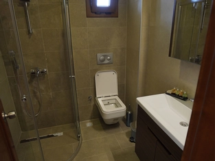 Laurus ( Double Bed )