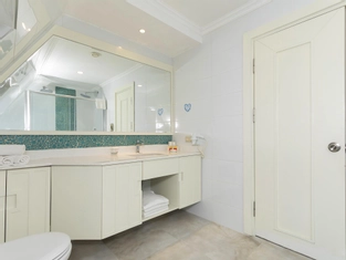 Ailelere ve Çiftlere Özel Orange Suite Oda