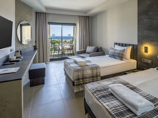 Standart Yandan Deniz Manzaralı Oda