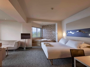 Corner Suit - Göl Manzaralı ( İptal-İade Edilemez )