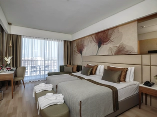 Standart Havuz Tarafı Oda